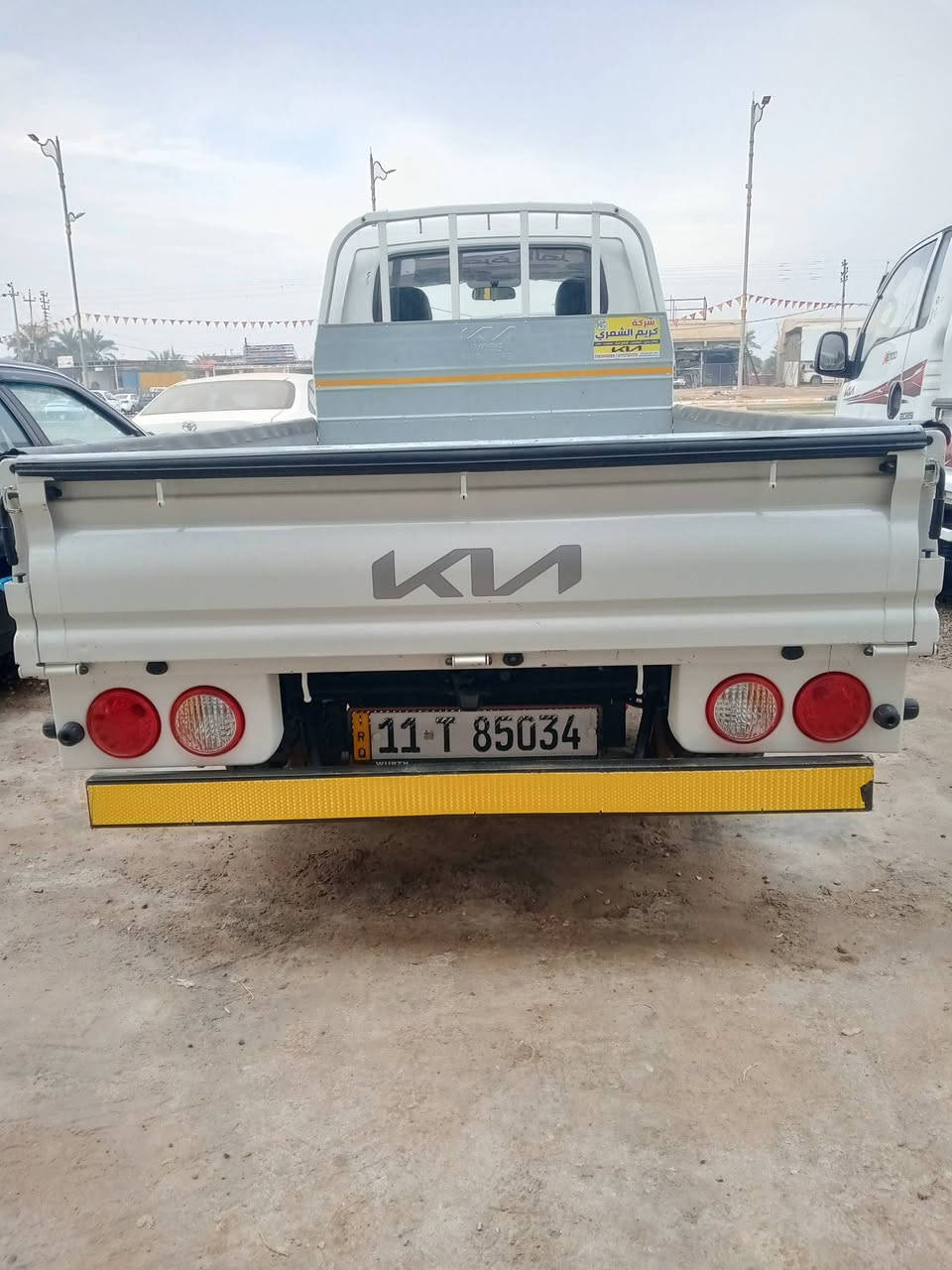 السلام عليكم للبيع كيا حمل مكفول كفاله عامه رقم بغداد انكليزي تريد تحويل أو وكاله باسمك السياره جديده مكان السياره واسط قضاء الصويره موديل 2025 رقم الهاتف ***********
