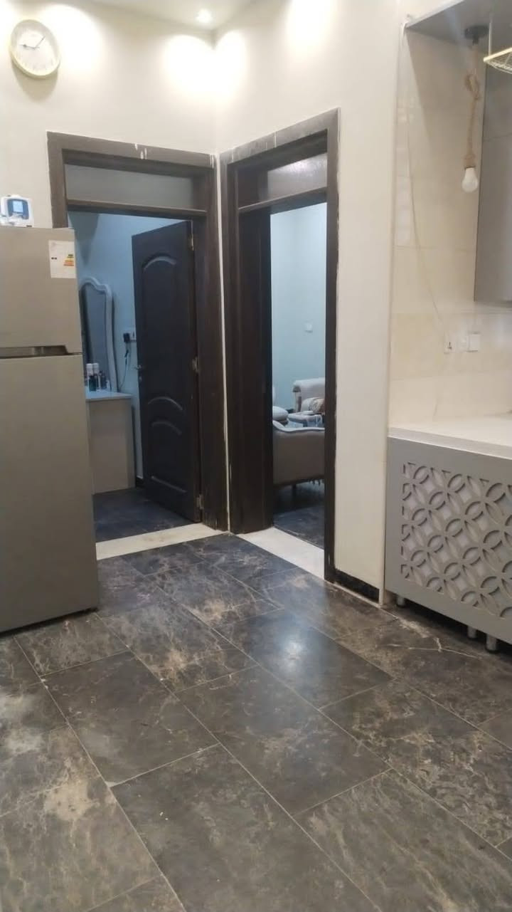 الدار للبيع ١٠٠م واجهه ١٠ نزال ١٠ البوعيثه مجمع السلطان ٣ طابقين ونص يحتوي ٤نوم وصاله وحولي ومطبخ وصحيات موقع متميز وبناء درجه اولى للاتصال والاستفسار خاص او *********** و*********** مكتب جبل الوادي للعقار
