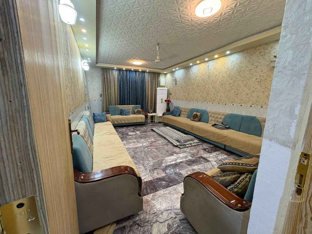 بيـت للبيـع طابـو صرف عن طريق المبادرة او البيع مباشر  
الموقـع 📍 / حي المهندسين الثالثة 
المساحــة / 250م الواجهة [10م] النزال [25م]
 يحتوي الطابق الاول ( غرفتين - مطبخ - صالة - الاستقبال - مجمع صحي خارجي وداخل - كراج سيارة - حديقة )  
للأستفسار الاتصال على الرقم التالي 

    ***********       📞 ✅
