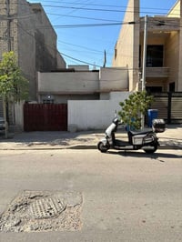 بيت سكني للبيع  مساحة 140 متر واقع حال 152 متر واجهة 7 متر نزال 20 متر...