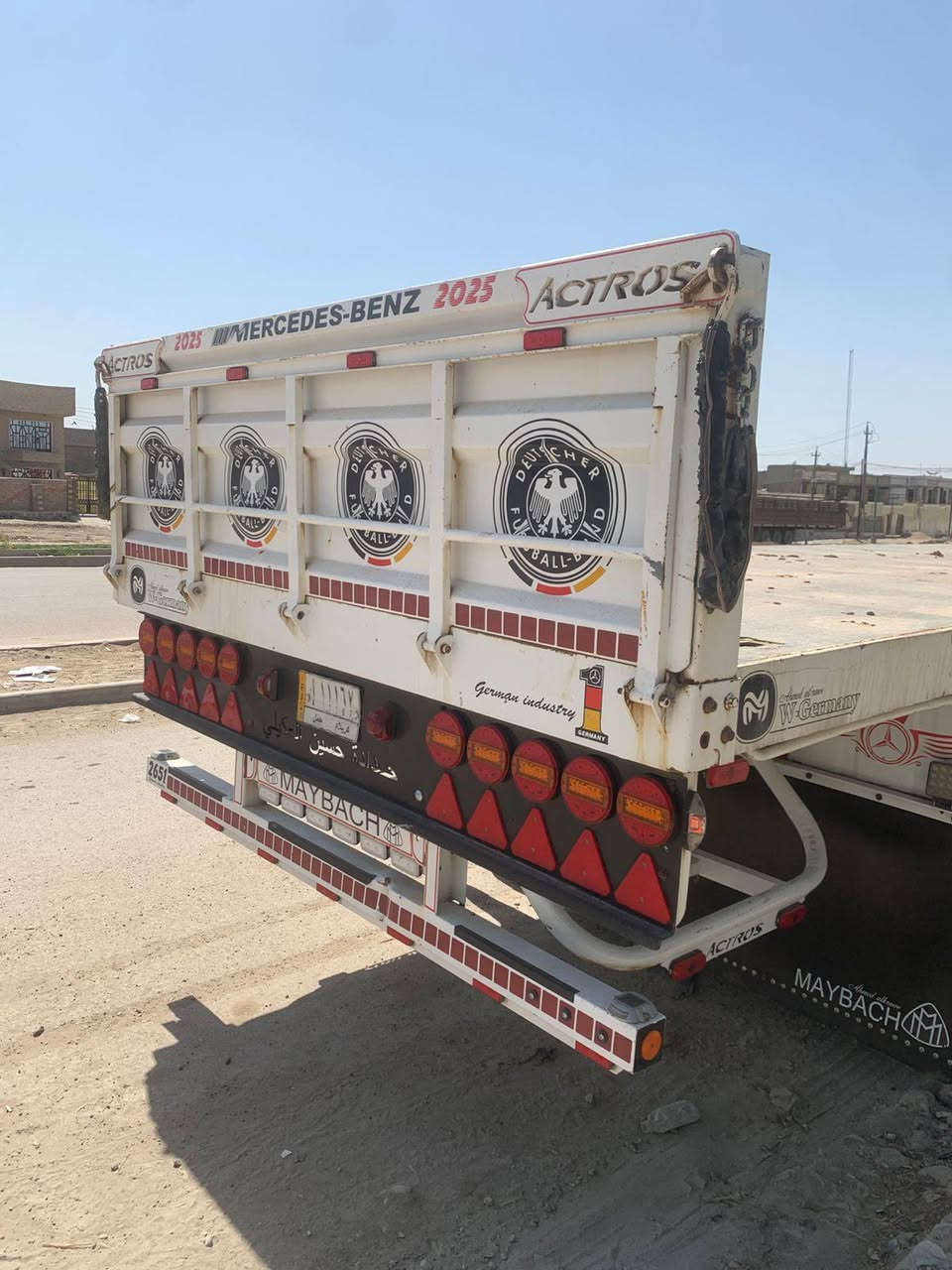 سلام عليكم عربانه للبيع حداديه تخم تاير رقم هاتف ***********
