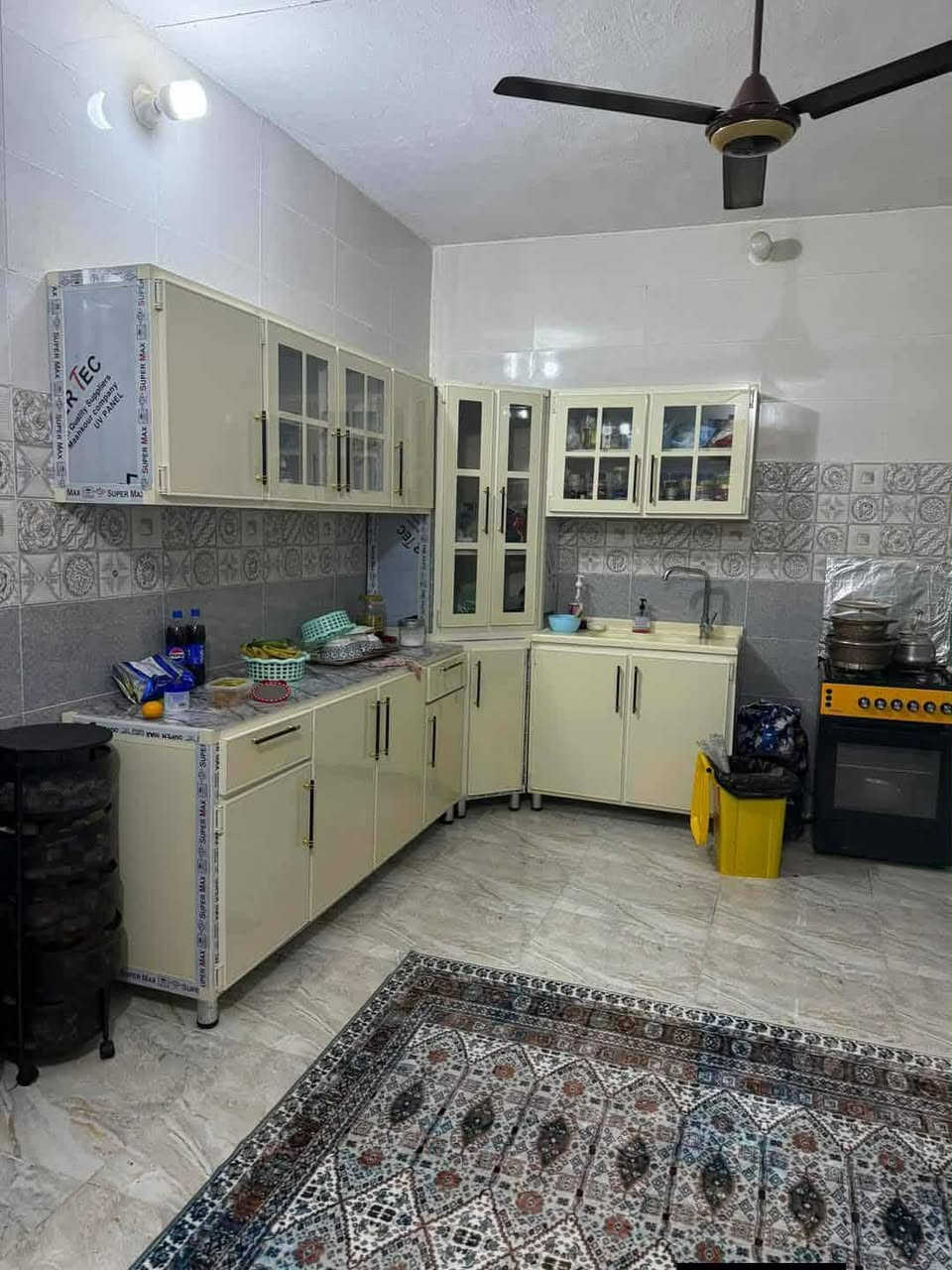 بيت مساحه 200 مطلووب مبادرة 75 تسديد الشهري 437يتكون من گراج سيارة عدد2 وصحيات خارجيه منظومه معوزله گيزر وتانكي ومطبخ واستقبال وهول داخلي وغرفتين نوم ومناور اثنين وسطح شتايكر طابق واحد جاهز من كولشي 
العنوان حي جامعه الاولى كورنيش الفلاحيه الجديد شارع دكتور خيري ثالث بيت عن سده 
الاستفسار الاتصال على رقم ***********
