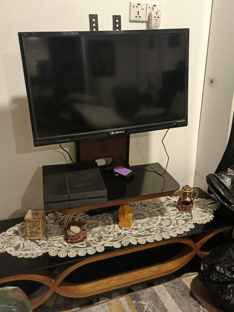 لبيع غرفه مع ميز بلازمه للبيع مع بلازمه///***********
