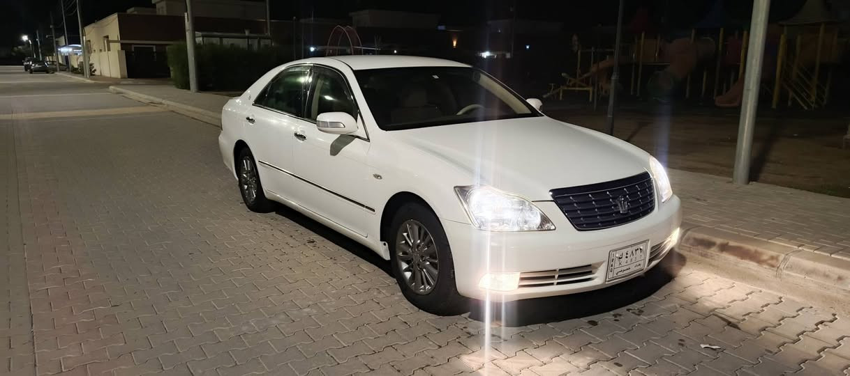 شاهینە ساغ  2007   ساج مەلەکی  3دوگمە لۆک لۆک پاکەتی  هایدرۆلیک گێڕ تازە گۆڕاوە ڕۆنی مەکینە تازە گۆڕاوە دسکی تازە گۆڕاوە  سەیارەکە لۆکە ماشەللە هیچ مەسرەفی نیە   
***********
