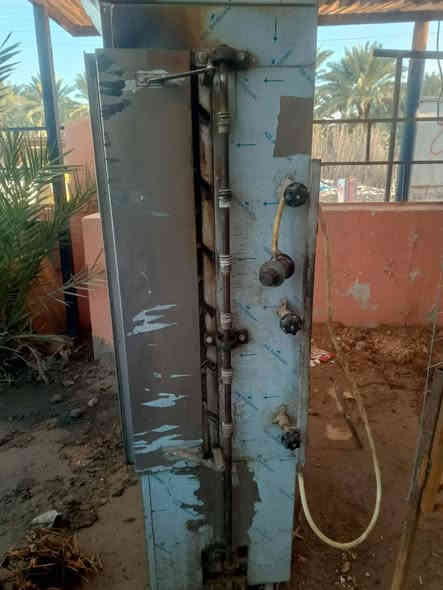 شواية دجاج 6 شيش تاخذ 30دجاجه للبيع السعر 300 الف استعمال قليل ماطور شغال مكان بابل شارع طهمازيه ***********
