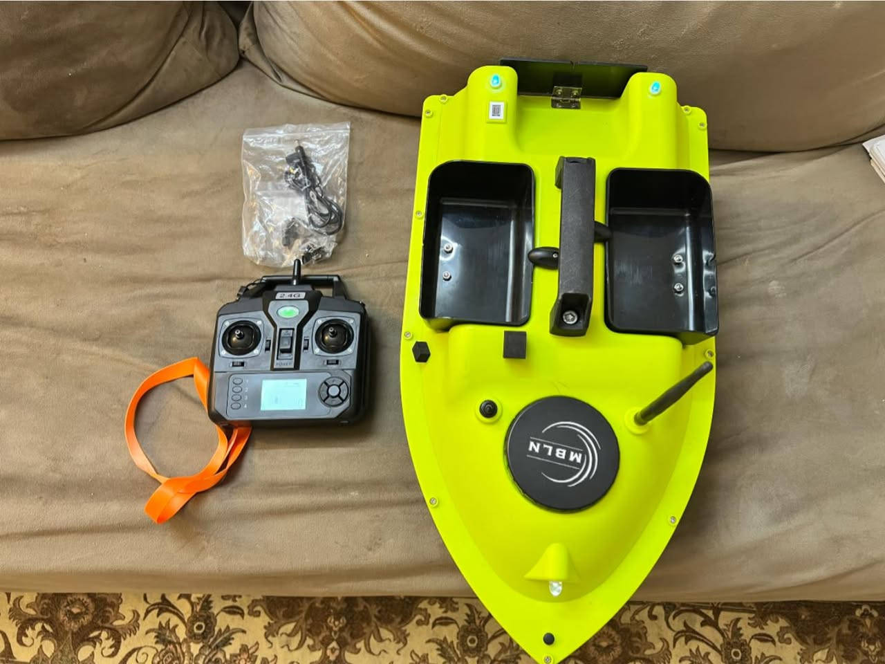 🚣 زورق 🚣‍♀️ صيد 🚣‍♀️ سمك 🎣 

قارب صيد لاسلكي (RC Bait Boat) من نوع MBLN مزود بنظام GPS بلون أصفر فاقع.
يحتوي على 3 حاويات للطعم يمكن التحكم بهما عن بعد لإلقاء الطعم في أماكن محدد. 
يأتي مع جهاز تحكم عن بعد يتيح وظائف مثل العودة التلقائية ونقاط تحديد المواقع.
يعمل ببطارية ليثيوم قابلة لإعادة الشحن، 
سعتها 13500 mA 
الجهاز مستخدم ونسبه نظافته 95 بالميه 
وموضح بالصور تفاصيله 
غطاء الريمونت مفقود 😢
 السعر 110 الف والتوصيل مجاني 
ولضمان حقك عند الحجز اشغل الجهاز واصوره فديو وادزله الك 
وعند الاستلام الك الحق تفحصه امام المندوب وتتاكد شغال يله تحاسب المندوب 

متوفر توصيل بغداد 4 الف والمحافظات 5 الف 
فضلا سوي لايك ومتابعه للصفحه 🙏 واكون شاكر للكل 

المهم كل القطع اصليه وذات منشأ عالمي 
اي طلب مو نفس مواصفات المعروضه الك حق الاسترجاع 
بدون متدفع اي شي ✌️

سوي لايك ومتابعه للصفحه 😍
حتى تشوف بقيه العروض والتخفيضات 😘
للاستفسار والحجز مراسله الصفحه 
او الاتصال وتس اب بالرقم 
***********
***********
موقعنا بغداد الزعفرانيه
