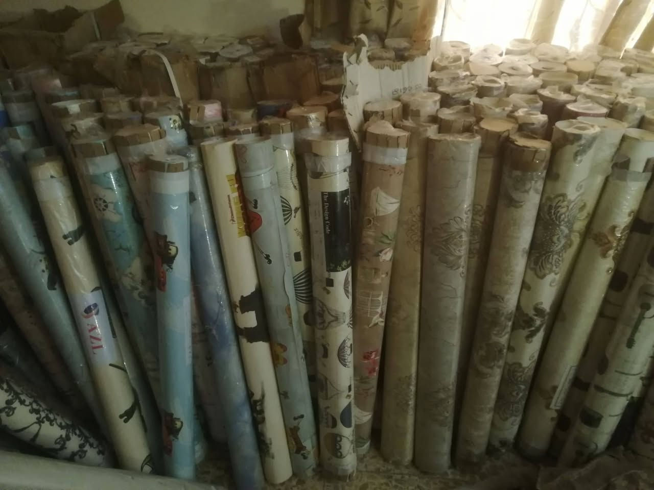 #ورق جدران للجملة
تقريبا 900 رولة  بسعر 6 ملايين
تطلع الرولة 6،750 الف 
 لصحاب المحلات الديكور والاصباغ 
بأسعار مناسبة تصفية محلات
لحجز والاستفسار
***********
***********
***********
