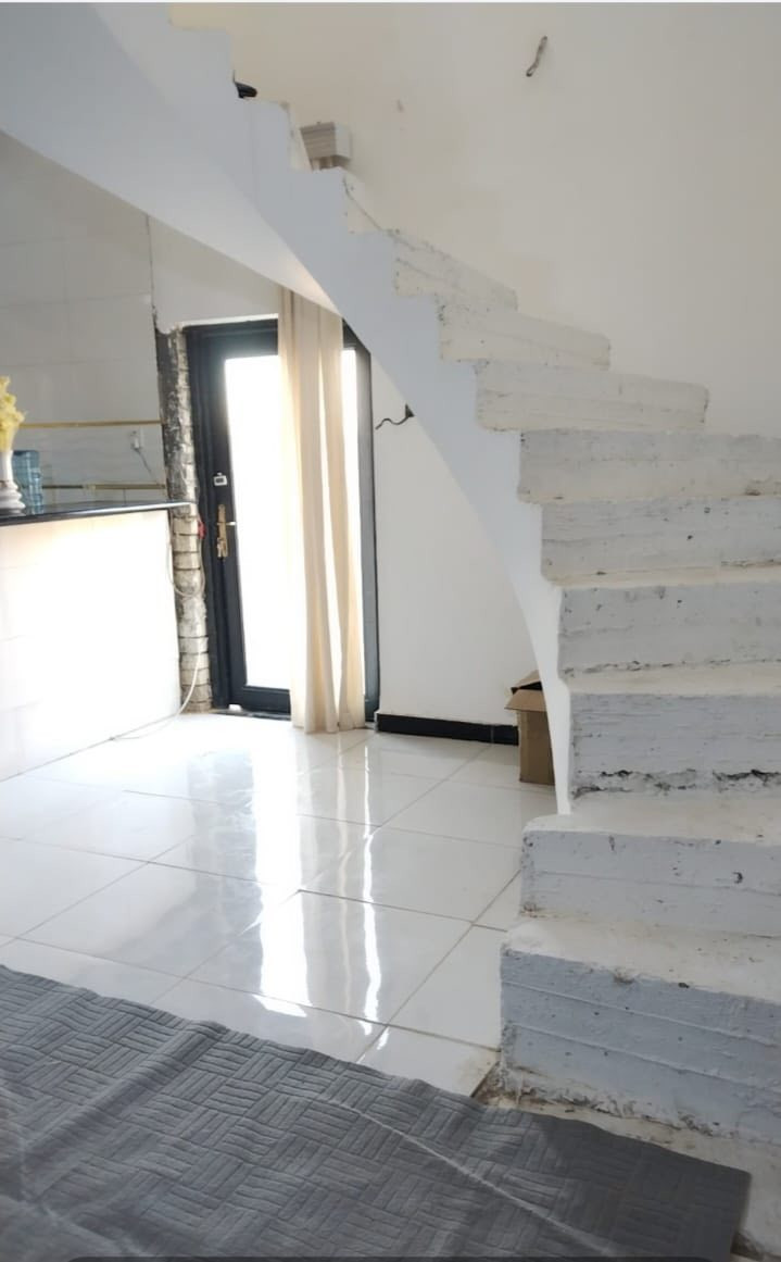 السلام عليكم
دار للبيع مساحة الأرض نص دونم ٣٥ في ٣٥ متر مربع الموقع نجف كوفة شارع معمل السمنت (البراكية ) قرب بانزين خانه العيساوي مقابل القلعه يبعد عن الشارع العام مايقارب ١٢٥ متر المواصفات غرفتين نوم ٤ في ٥ استقبال ٤ في ٦ المطبخ ٤ في ٦ الصاله ٤ في ١١ جلسه ٤ في ٣ مجمع حمامات ٤ في ٣ ونص و مجمع حمامات الضيوف ٤ في ١.٨٠ سم الدرج دائري يحتاج تغليف. صب مسلح درجه اولى كهربائية بواري طابوق جمهوري الأساس صب ٤٠ في ٥٠ ارتفاع عن الأرض واحد متر السياج الخارجي حجر تأسيس الماء حار بارد الطابق الثاني غير كامل يحتاج تقطيع وصب السقف ولبخ وارضية وتأسيس كهرباء السعر ١٧٠ مليون مع المجال 

الاستفسار الاتصال ***********
