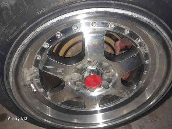 ويل زعره نضيفات سعرها ٣٠٠ وبيهن مجال ***********
