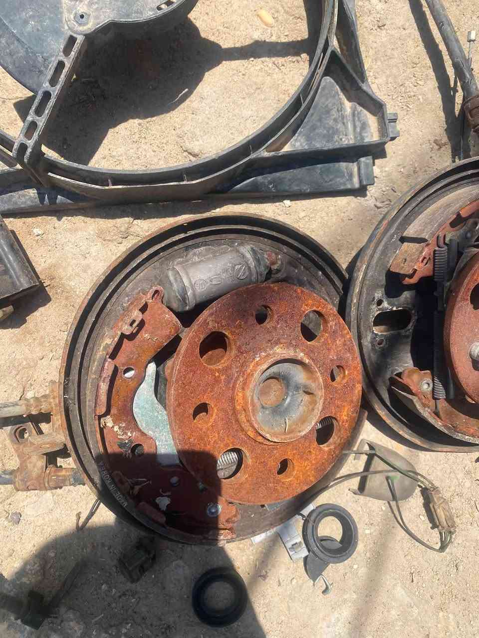 السلام وعليكم غراض كيه ريو مديل11كلهن شغالات الببريكات الخلفيه ودزكات ولعنبار جدد مال حاويه الي يفيدنه الي يفيدنه الي محتاجهن الي محتاجهن بلاش بلاش بس ذمه بس للمحتاجهن مكان بصره***********

