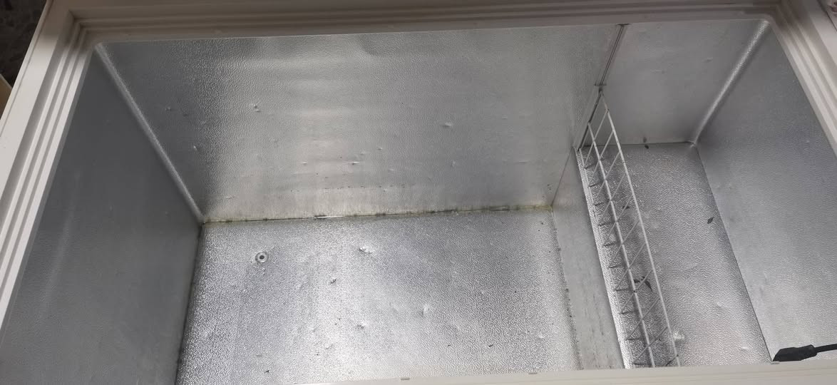 مجمدة نظيفه للبيع سعر ٢٥٠
***********
