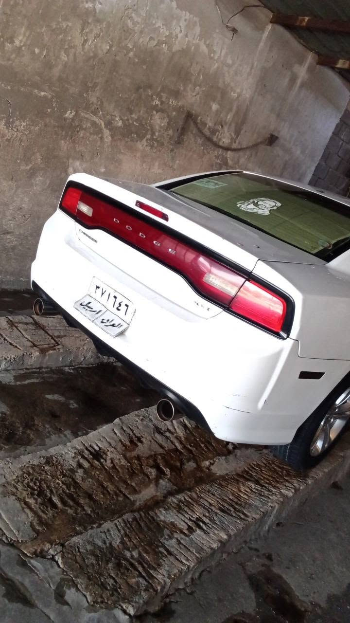 سلام عليكم البيع جارجر 2012 السياره خير من الله السياره مكفوله ما بيهه اي حادث بس بارد قليل بل بنيد صبع  السياره ما بيهه اي نقص تحط كير وتطلع بسعر 145 ورقه وبيهه مجال بصيط حق الجيه  عنواني بغداد مدينه الصدر رقمي اليحب يتواصل وياي ***********1
