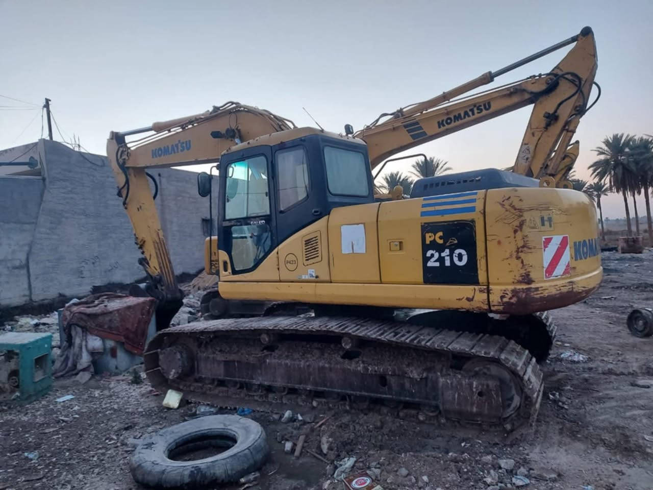حفاره للبيع كوماتسو داش 7 حجم 210Lc
حفاره نظيفه زناجيل دواخل كشر كلشي مابيهه فقط نقص محرك متروكه صارلهه فتره 
مكانهه الانبار الرمادي سعر مناسب رقم سليمانيه 
للاستفسار على الرقم ***********
