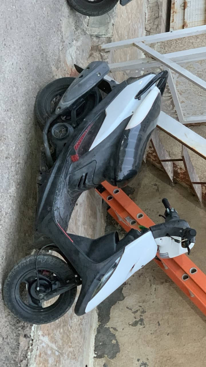 سلام عليكم دراجه ماكس عدله بوشه 49 بلاديه ممفتوحه دراجه وخير من لله نكره سلف بأي وقت بس عوزها باتر و هندر واحد تشتغل صالنصه FM سعر 650 وبيها مجال مستعجل على بيعتها متواجد خاص. و واتساب فقط *********** مكاني بغداد زعفرانيه
