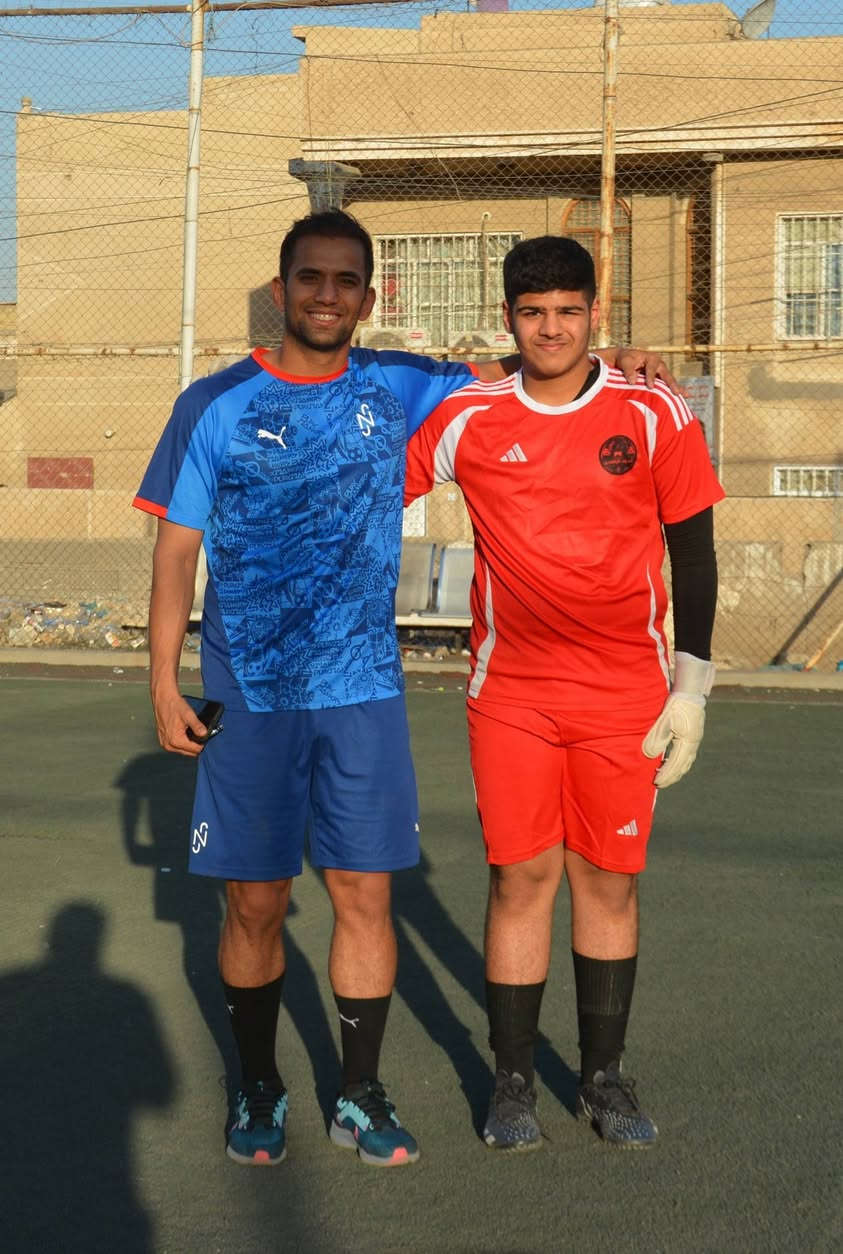 🌟⚽ تشرفنا اليوم في أكاديمية أسود الرافدين بزيارة النجم مرتضى هديب، لاعب المنتخب العراقي، وصاحب المسيرة المميزة مع أندية الشرطة، الكهرباء، أمانة بغداد، نفط ميسان، النجف، ونوروز.
كانت زيارة مليئة بالحماس والإلهام، حيث التقى بأبنائنا اللاعبين وشاركهم خبراته ونصائحه، ليمنحهم دافعاً أكبر لمواصلة طريق النجاح.
ونؤكد لأولياء الأمور الكرام أن رسالتنا لا تقتصر على التدريب فقط، بل نعمل على تطوير المواهب وصناعة لاعبين قادرين على الوصول إلى الأندية، مستفيدين من العلاقات الرياضية المميزة التي تربط الأكاديمية بالعديد من الأندية والشخصيات الرياضية.
نؤمن أن كل موهبة تستحق الفرصة، وهدفنا أن يكون لاعبونا هم نجوم المستقبل.
أكاديمية أسود الرافدين... طريقكم نحو التميز وصناعة الأبطال. 🇮🇶🔥


**إذا كنت صاحب هذا الإعلان وتريد حذفه لأي سبب، رجاءا أرسل رسالة إلى الدعم الفني**