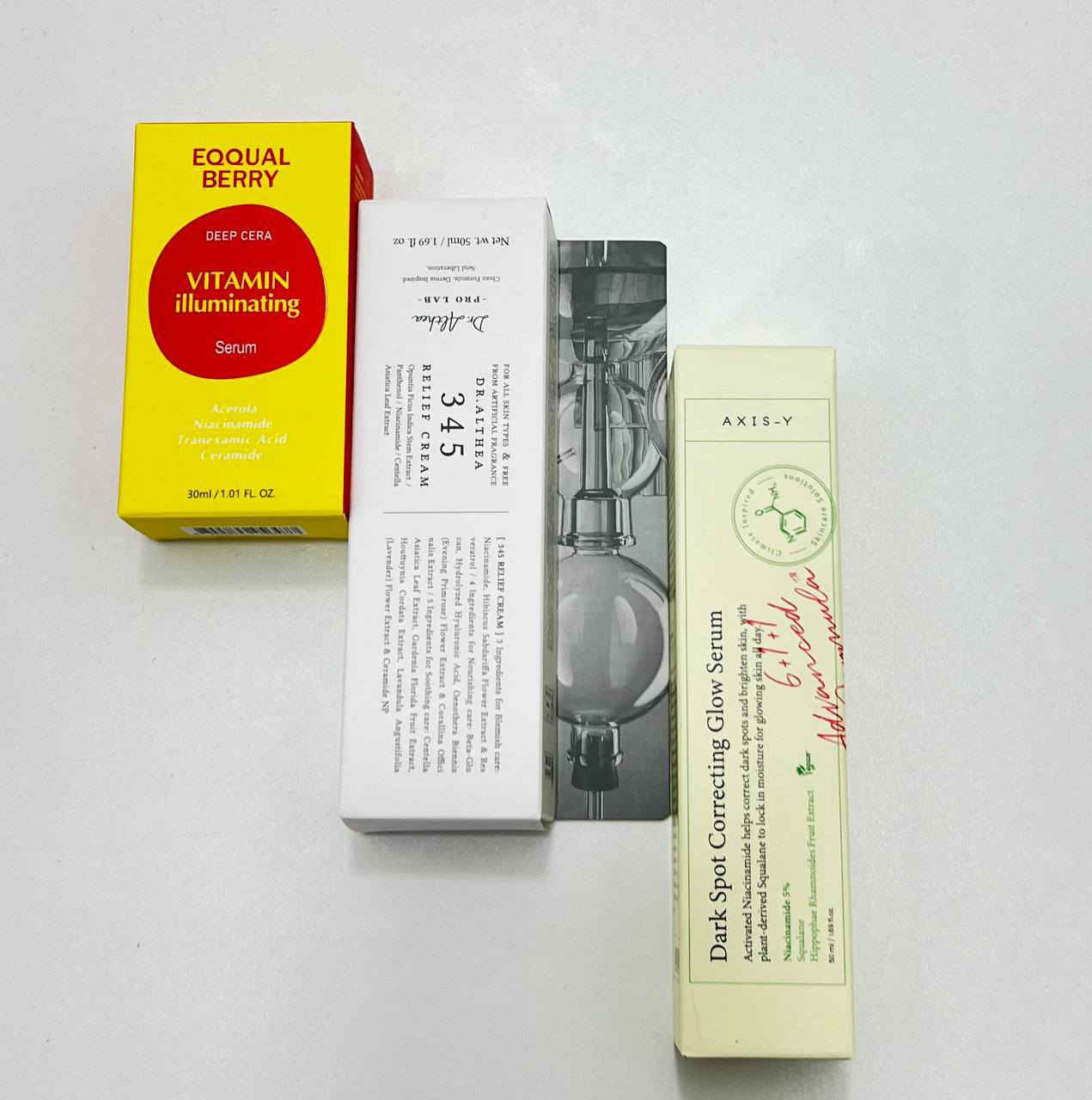 ✨💛 روتين التفتيح + الإصلاح لبشرة موحّدة ومشرقة 💛✨
🌼 AXIS-Y Dark Spot Correcting Glow Serum
سيروم علاجي ذكي يستهدف البقع الداكنة ويوحد لون البشرة بلطف ✨
✔️ يحتوي على Niacinamide 5% لتفتيح وتنعيم البشرة
✔️ تركيبة متطورة (6 مكونات أساسية + مكون رئيسي + تقنية فعالة)
✔️ يمنح إشراقة طبيعية وصحية
✔️ مناسب لكل أنواع البشرة حتى الحساسة 💛
💗 Dr. Althea 345 Relief Cream – كريم الإصلاح المكثف (50ml)
كريم كوري علاجي يعيد التوازن لبشرتچ من أول استخدام 🤍
✔️ ترطيب عميق بفضل مستخلص الصبار
✔️ تهدئة التهيج والاحمرار بسنتيلا أسياتيكا
✔️ توحيد لون البشرة وتقليل التصبغات
✔️ تعزيز المرونة والنضارة مع بانثينول + نياسيناميد
📌 يُستخدم صباحاً ومساءً
🇰🇷 صنع في كوريا | أصلي 100%
💛🍒 سيروم أيكول بيري – إشراقة طبيعية بفيتامين C
سر النضارة والتفتيح في خطوة وحدة ✨
✔️ يحتوي على 40% ماء الكرز الطبيعي
✔️ غني بفيتامين C من الأسيرولا (أقوى من الليمون بـ 8 مرات!)
✔️ يقلل التصبغات ويوحد لون البشرة
✔️ يرطب بعمق ويقوي حاجز البشرة
✔️ يهدئ ويمنع الجفاف
🚫 خالي من الكحول، العطور، والزيوت العطرية
✨ روتين متكامل لبشرة صحية، موحدة، ومليانة إشراقة 💗


**إذا كنت صاحب هذا الإعلان وتريد حذفه لأي سبب، رجاءا أرسل رسالة إلى الدعم الفني**