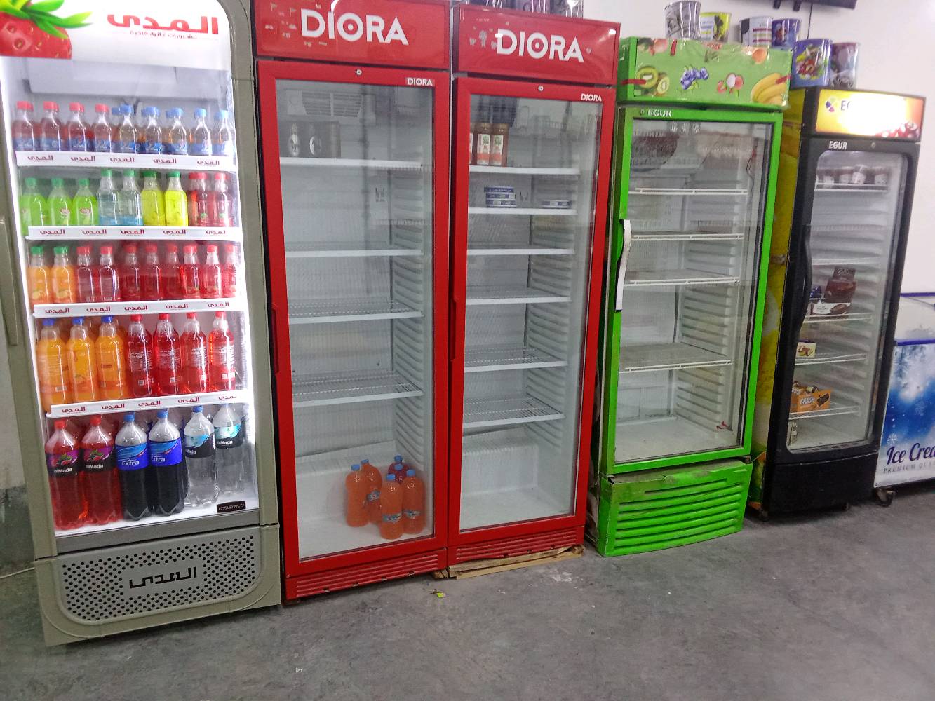 السلام عليكم محل للبيع في التاجي هور الباشا يحتوي على خمس عوارض وحده مال شركه وحده مال لحوم ووحده مال موطه مال الشركه وسيستم مال كاميرات وبلازما مال كاميرات بي ثمان كاميرات ويحتوي على الكاشير و60 متر رفوف جداري وسفينه سبعه متر وبي مواد غذائيه قليل وشلات شيبس اثنين بسعر مناسب ***********