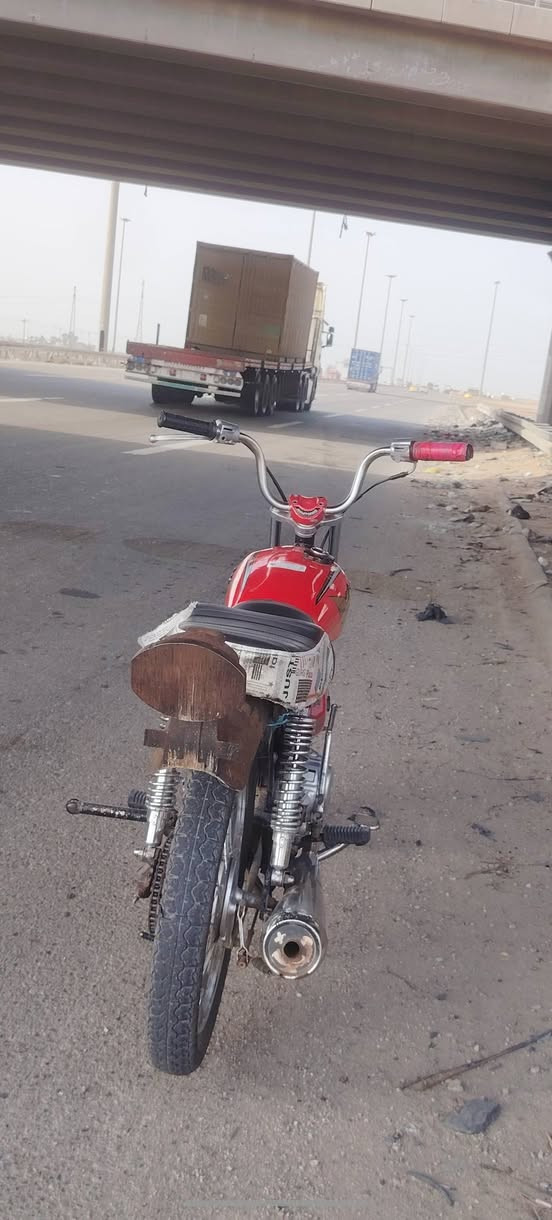 السلام عليكم دراجه 22 شاصيها اوراق وصولي ماكينه 24 الرقم،***********. والاستفسار السعر والاستفسار 550  ..قفل... مابيه ابد دراجه تستحق اكثر
