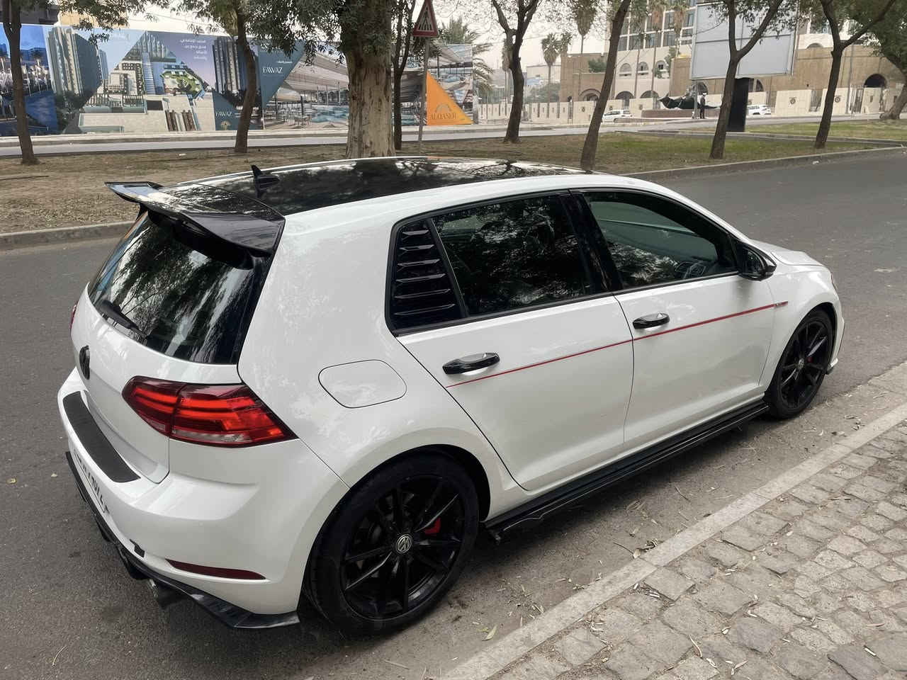 السلام عليكم بيع او مراوس 
كولف GTI كير عادي 🚀
موديل 21 
مكينة 2000 تيربو 
بدون صبغ 
السيارة فول مواصفات
كشنات جلد تدفئة 
بصمة 
سلايد روف 
عليها برمجة
طلقات بوب كورن 
السعر 160$
للاستفسار *********** اتصال او واتس اب
