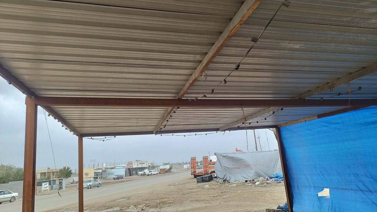 سقيفة للبيع شغلهة مرتب كلش
الارتفاع 3 متر 
الطول 8 متر 
العرض 6 متر 
السعر 500 الف 
📞 ***********
📞 ***********
