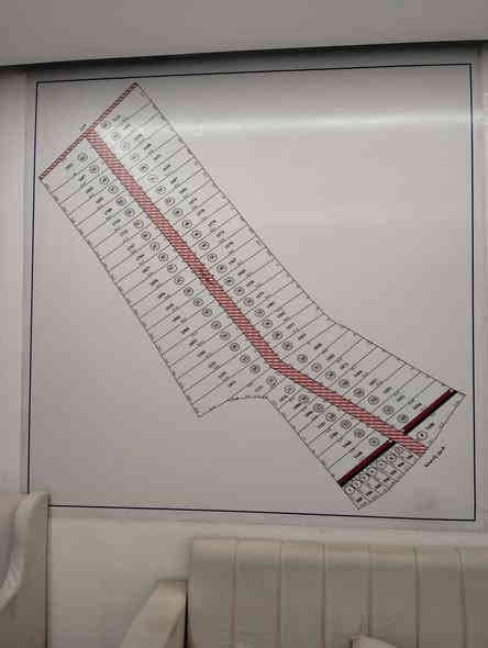 قطع مميزه للبيع مساحه كل قطعه 1000 وكثر واجهه كل القطع ثابته 20 عرض الشارع 15تبليط كهرباء ماء اناره تقسيم نظامي سند 25 تحول مفتوح العنوان طريق السياحي دولاب تبعد. عن المركز 8 كيلو تصلح مزارع لراحه والهدوء شاليهات سكن مخزن  السعر 47 قابل للتفاوض ***********وات ساب
***********
تفاصيل  بالمنشور صور
ملاحظه المتبقي فقط 20قطعه
مكتب الشمس للعقار
