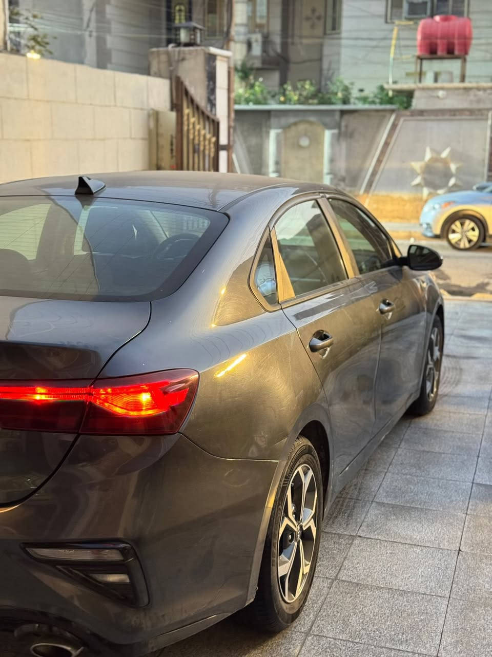 السلام عليكم
كيا فورتي موديل 2021
المواصفات
شاشه كار بلي حجم كبير  
تحكم ستيرن جهتين 
3 وضعيات قياده 
كروس مثبت سرعه 
كامره خلفيه
محرك 2000 دوش 
ماشيه 42 الف ميل قابل للزيادة 
وارد أمريكي  صور الحادث بلمنشور 
ترقيم جديده سنويه لل2029 وهزه كامله شرط التحويل
العنوان : بغداد حي الحسين
اتصل فقط *********** 
السعر : 140بيها مجال بسيط
