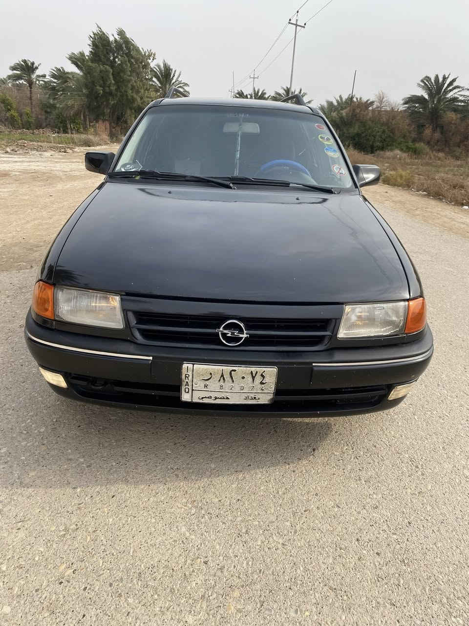 السلام عليكم للبيع اوبل استره موديل 94 مصبوغه فقط جماليه السياره عله وضع البلاد  محرك 16 دوش اصل صدر امامي خلفي جديد تخم تاير جديد رقم بغداد باقي 6اشهر وتسقط تحويل ثاني يوم السياره ربع ما تصرف عليها احله من الصوره السعر 55وبيها مجال رقم ***********
