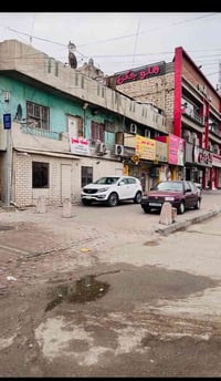 🌍الموقع: بناية تقع في مدينة الصدر شارع الداخل  (قطاع ٢ )امام سوق الأول...