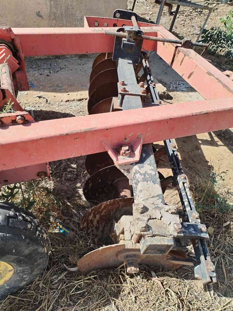 دسك للبيع حجم ١٨ مكفول عام تصل ***********
