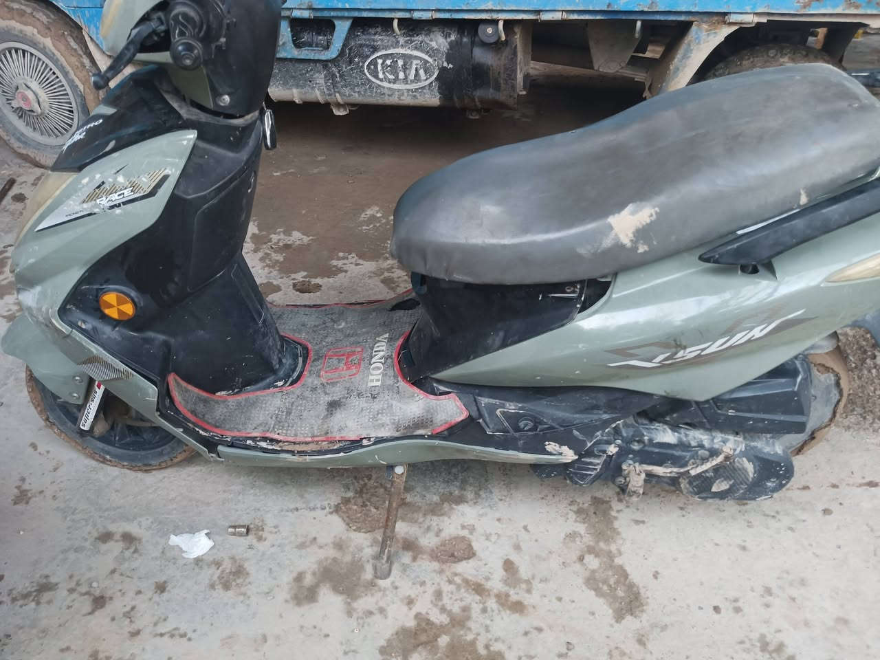 السلام عليكم دراجه للبيع السعر 150 الف العنوان بعقوبة الرازي الدراجه كابريتر مالتها تخربط رقم ***********
