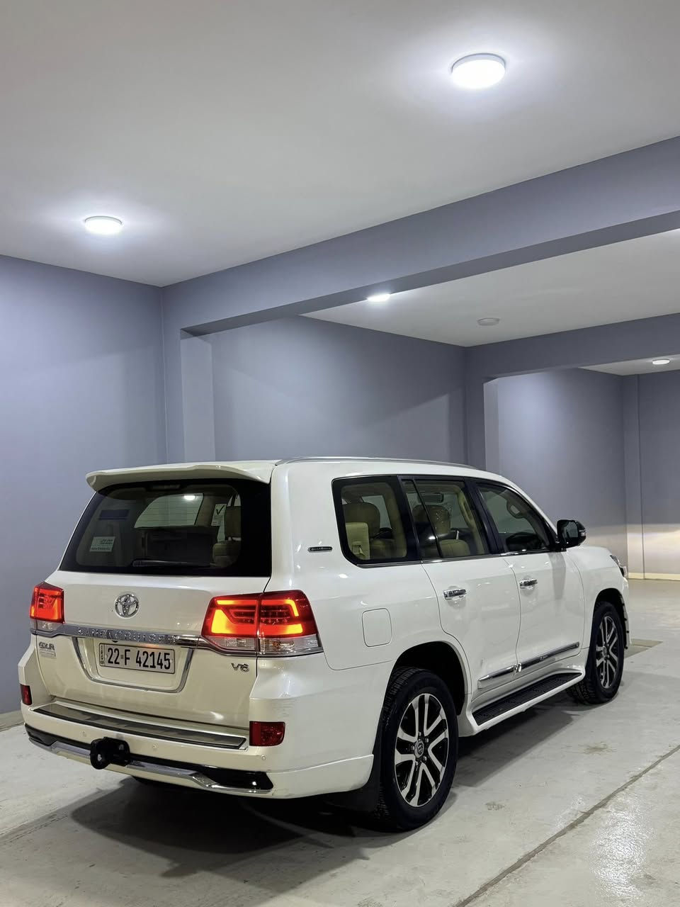 لاندكروز
2018
GXR
شركه جيهان
ماشيه 130km
مكفوله من الصبخ والتبديل

فول1/1
مري شفط
كراسي كهرباء
7راكب
فتحه سقف
كامرات
المواصفات المعروفه
السياره جديده وداخل جديد كلش

مكان السياره بغداد الكرخ
السعر 51800$ 
للاستفسار 
***********
متواجد واتساب
