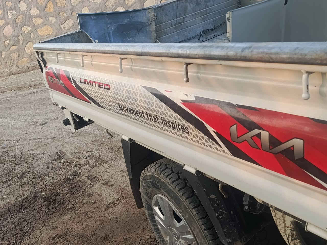 كيا دبل قماره2022رقم قادسيه السياره حلوه بيه طخه مامصلحه بالباب الخلفي والدوسة  السياره مال جناي السعر 146وبيه شي قليل/////// ***********///***********. مكان السياره بابل
