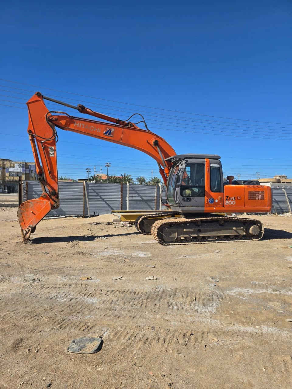 السلام عليكم 
حفاره هيتاشي Z 200موديل 2004
رقم ميسان اصولي شرط تحويل ثاني يوم 
حفاره كامله من كلشي ما بيها اي نقص 
مكينه ما مفتوحه 
(العنوان البصره _قضاء المدينه )
$$السعر 245وبيها مجال بسيط 
لاستفسار.  ***********
