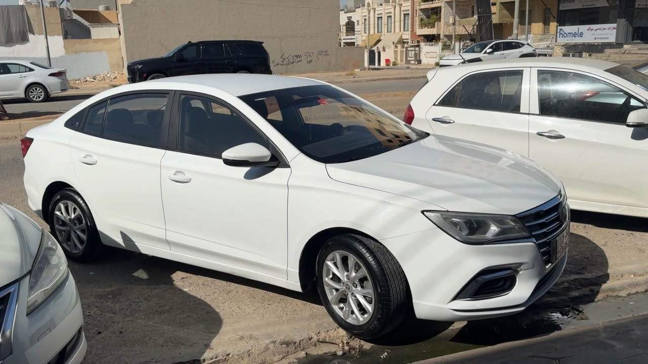 ئيم جى (٥) (٢٠٢٣) مواسه فات شاشه ئايپات كاميره چوار پارچه و روبعه كى سبوغه بئ ليدران سبوغى دوبه يه پيش و پشتى كه پسه ئيرباك به شه رت گيرو مه كينه ته بريد به شه رت مه كينه ى نه كرايته وه سه نه وى تا ٢٠٣٠ 
نرخ ٨٥ كه ميك معامه له
شوين هه ولير *********** أربيل, العراق
