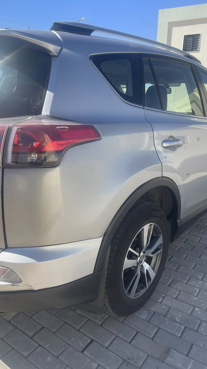 راف فور خليجي موديل 2018
السياره نظيفة 
ماشيه 130 
مواصفاتها 
فتحه 
تشغيل عن بعد 
جنطه كهرباء 
تحكم بالمري 
مثبت سرعه 
مودات قياده 
السياره كفاله من كير ومكينه وتبريد وصدر 
ملاحظة السياره بيها صبغ نصف الجاملغات الخلفيه 
والجنطه تعديل بارد 
وبابين جهة السايق بارد 
بس الضربات الي بيها جداً خفيفه ما متاذيه السياره ونظيفه على ايدي 
سعرها 168


**إذا كنت صاحب هذا الإعلان وتريد حذفه لأي سبب، رجاءا أرسل رسالة إلى الدعم الفني**