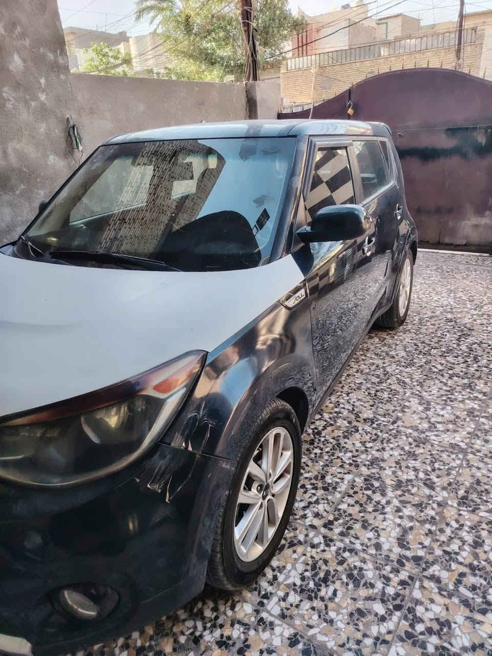 بسم الله الرحمىن الرحيم
من رخصة الادمن المحترم 

كيا صول رقم سليمانيه موديل 2017 مواصفات ستاندر المتعارف عليه السياره وكل تفاصيلها موجوده بالصور اسفل المنشور تريد تحويل تريد وكاله بخدمتك السياره وارد أمريكي ضرر بنيد ودعاميه بدون ايرباك مكفوله من ناحية الشاصي والباركيت ومكفوله من الايرباكات مكينه السياره 2000 جي دي آي مكان السياره بغداد البلديات 
رقمي للشراي فقط *********** حيدر 

السعر المطلوب بالسياره 135 ورقه وبيها مجال للشراي 

اؤكد شرط الفحص والتحويل
