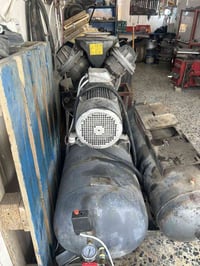 لبيع كبريسر اطلس شغال على اخر حبيه مكانه بغداد الستفسار 07728632382