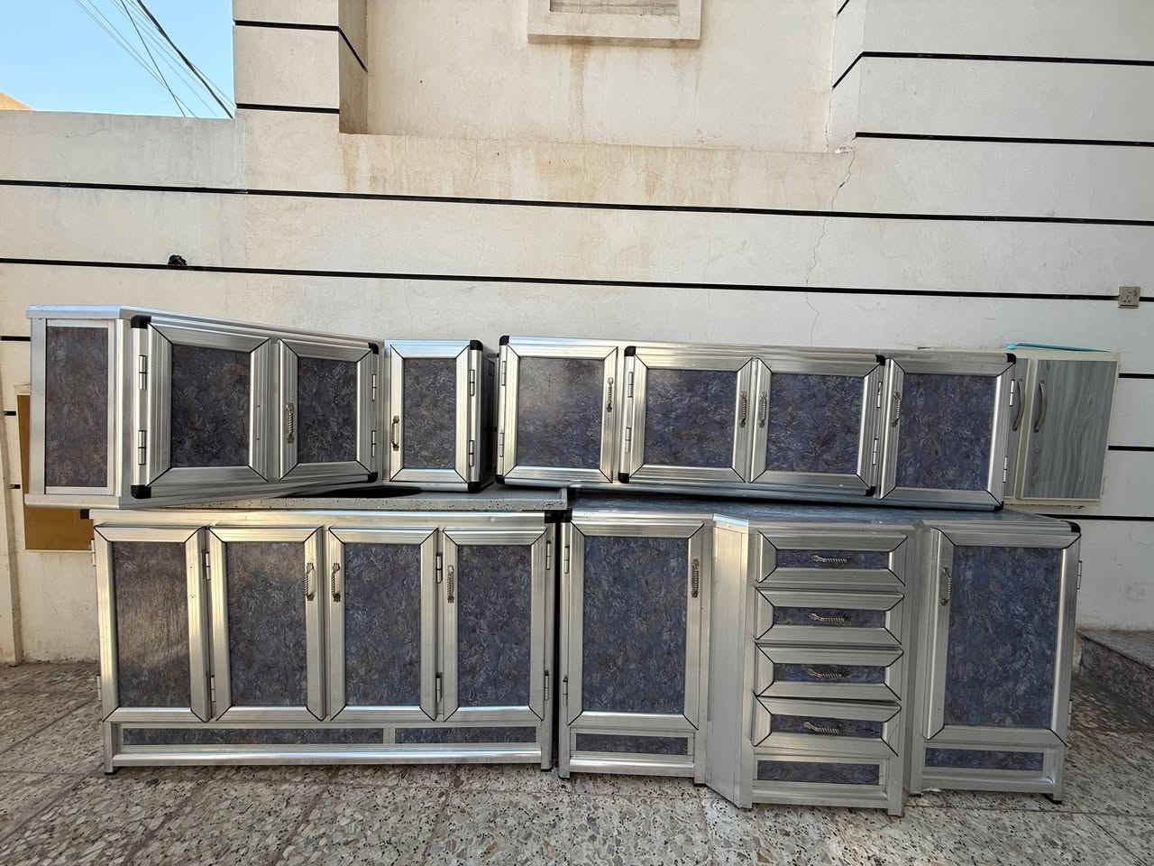 كاونترات عدد  المنيوم عدد ثنين  مع ملحق (السنگ رخام)
حطاطة سعودي شغل بغداد 
للبيع مستعملة استعمال نظيف السعر 325 وبيها مجال للطيبين 
الموقع الفلوجة 
للاستفسار ***********
