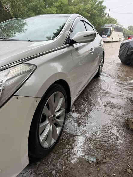 السلام عليكم أزيرا خليجي مديل 2014 فول مواصفات سته سلندر دوش وبيه منظومه غاز شغاله بونورما بصمه كشنات تدفئه حساسات رادار شاشه بردات مري شفط بيه تبديل قطعتين بدون دواخل وبيه رشات صبغ اثر لشخوط محرك كير خير من الله تبريد قطعتين ثلج صدر امامي خلفي جديد السعر 95 قفل ماكو بهيج سعر بيع سريع بالعافيه على ياخذه السونار مرفق مكان السياره بغداد ***********
