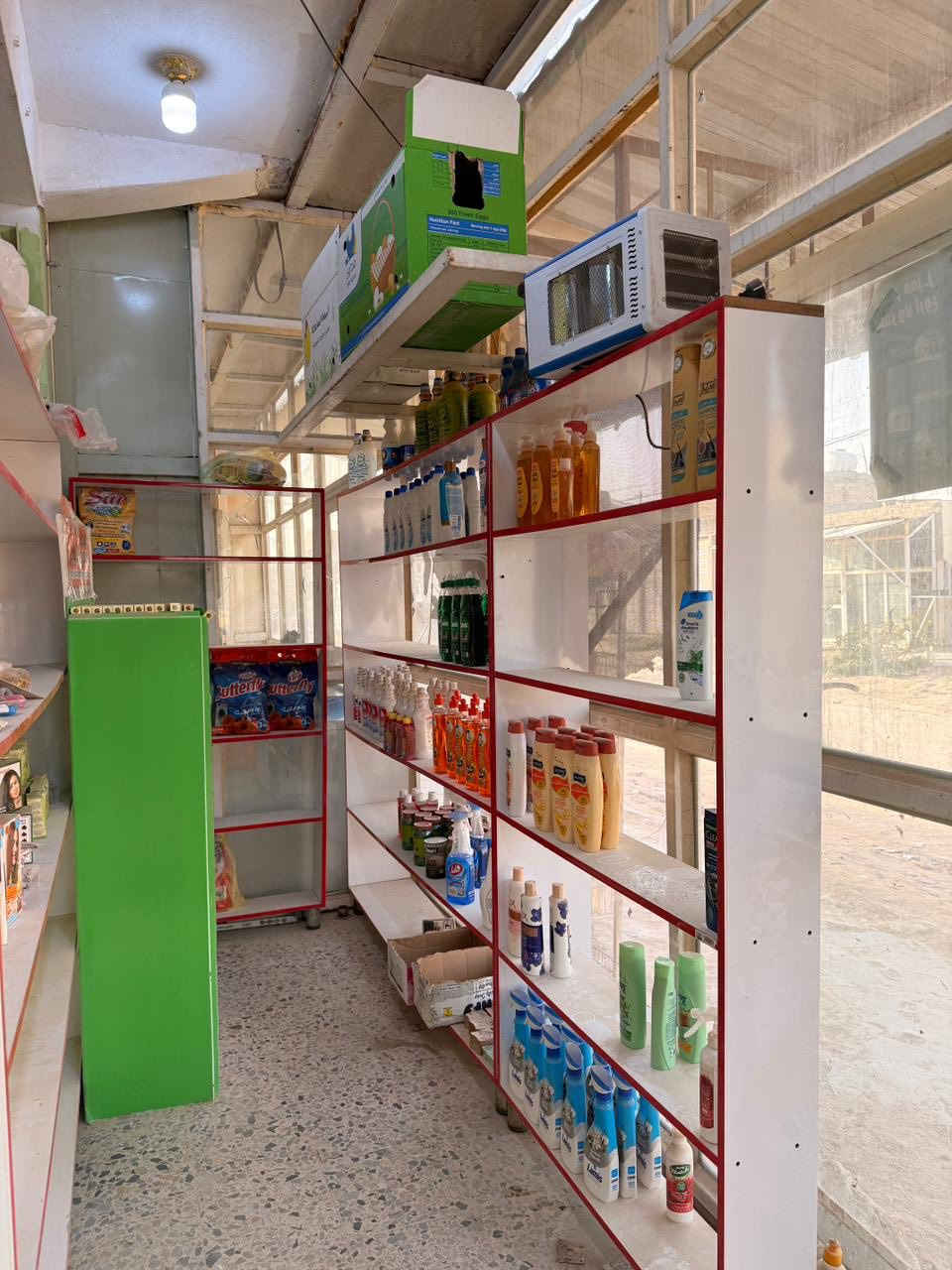 سلام عليكم أسواق للبيع مكانه نجف حي النداء مكانه شغال الله شاهد  بس مكانه بعيد عن بيتي  سعره سبع ملاين  ***********
