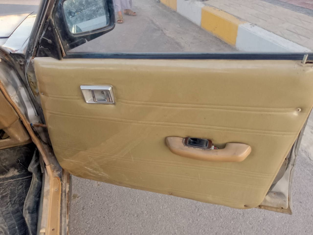 السلام عليكم كرونا موديل 82 مكينه وكير بلاد جدد لاتبخير ولاتنقيص شرط حداديه جديده تخم تاير جديد كهربائيات شغاله كلها دواخل مدوشمه جلد مسجل سماعات بلوتوث سستم كامل تبريد ثلج بلاد مكفوله من الكص والنقل والعيب الشرعي رقم نكليزي راعيه يمي موجود تريد تحويل تريد وكاله مكاني ناصريه مركز السعر 25 وبيها مجال استفسار *********** اخوان مكلف بالنشر هذا رقم راعيه واتصل
