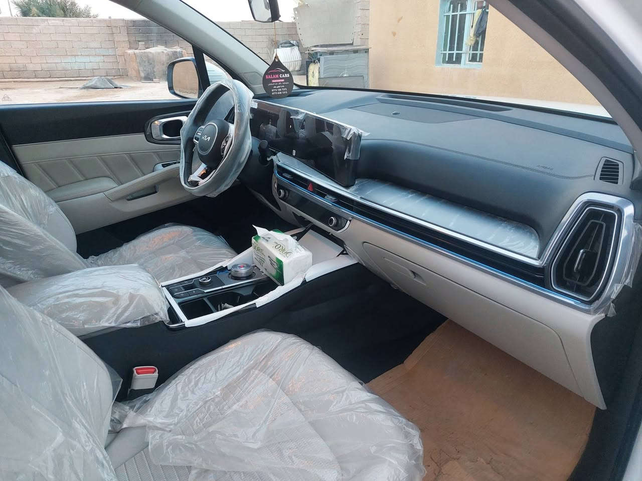 كيا سورنتو 2025 ماشية 28 الف
بحالة الزيرو

ويل حجم 19

رقم سليمانيه دولي 

v6.  3500

مواصفات السيارة

بصمة

قمارة حديد

ويل 19

تشغيل عن بعد 

هاند برك كهرباء

كراسي كهرباء 

صندوك كهرباء

دشبول شاشة متصل 

لايت زنون

Led زنون

بك لايت led

حساس امامي

حساس خلفي

ويل كب كروم  

بردات خلفية

7 راكب

تحكم مقود

درايڤ مود 

اوتو هولد 

شاحن لاسلكي

كير ماوس

تبريد 3 قطع

تحكم شاشة وتبريد لمس 

بلوجكتر زنون

مانع انحدار 

مانع انزلاق

كامرة خلفية

مكان السيارة ديالى بلدروز

للتواصل ***********
