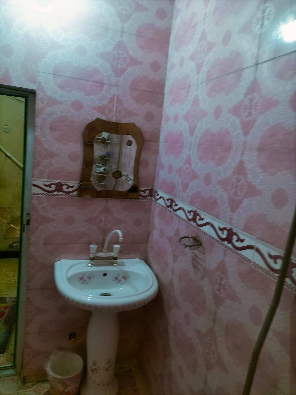 السلام  عليكم  بيت🏤 مساحه 200 متر للبيع
خلف السوق 🏙️الاول يبعد 2 دقيقه عن السوق 
خلف التجاري  🌃مال  خدمات  الاسدي  موقع 
كلش ممتاز كلشي قريب عليك تفاصيل البيت 
3 غرف نوم استقبال مطبخ حمام داخلي حديقه 
منور عدد2 كراج مساحة 40 متر


**إذا كنت صاحب هذا الإعلان وتريد حذفه لأي سبب، رجاءا أرسل رسالة إلى الدعم الفني**