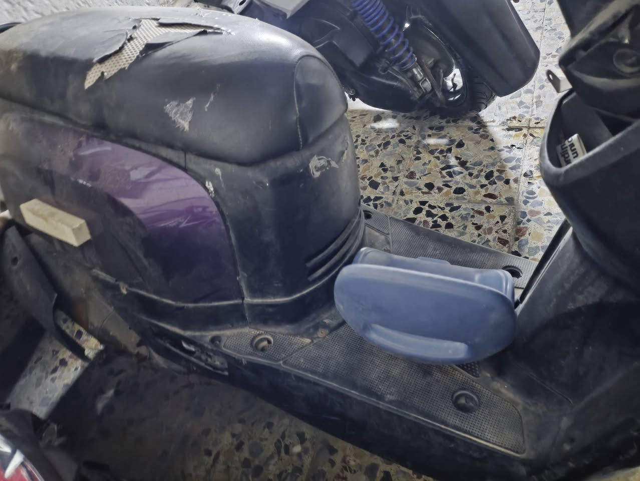 السلام عليكم دراجة بوليس للبيع كوم حديد مادري شنو بيها عفتها فتره اجيت جاي اشغلها ما تشتغل يفتر الكلج شوية و يوكف المهم ابيع كوم حديد كفاله من السرقة و عشاير فقط ابيع كوم حديد تجي تحمل و تروح كهربائيات شغالة مالتها هم على فتحه سويج غراضها كامله بس تشغلها ماعرف شنو بيها رايدها اب275وبيها مجال اعيد و اكرر كوم حديد بوليس كابريتر طلاعات 
***********
مكاني الامين الثانية بلفرع مال مركز الشام طبي
