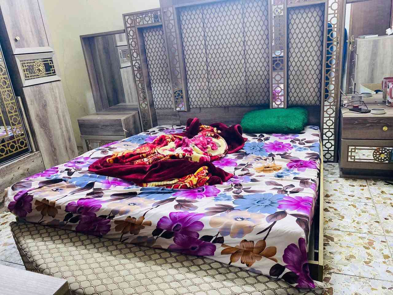 سلام عليكم عندي غرفه تركيه تسع قطع البيع السعر 500وبيها مجال وعندي هاي الموبرده 350وبيها مجال وهاي دراجه 75وبيها مجال العنوان بغداد الحسينيه مال رجديه شارع ابو سمير يم فران البشير ***********
