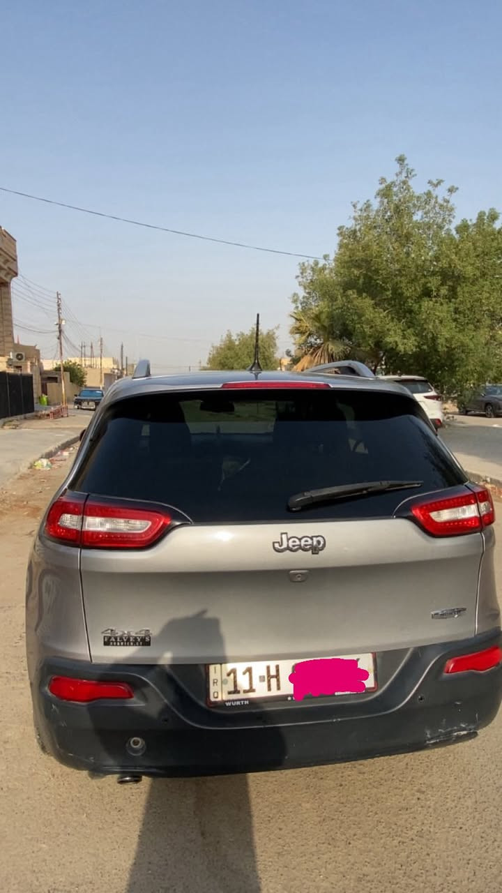 السلام عليكم ورحمة الله وبركاته.. 
للبيع سيارة جيب شيروكي بزون موديل 2017 فول مواصفات لتمدد 1/1 مابيه اي نقص.. بانوراما كاميرا جنطة كهربائية كشنات جلد كهربائي محرك 2400  سيارة فول موصفات  رقم بغداد الجديد
للاستفسار اكثر يرجى الاتصال على 
رقم الهاتف ***********
