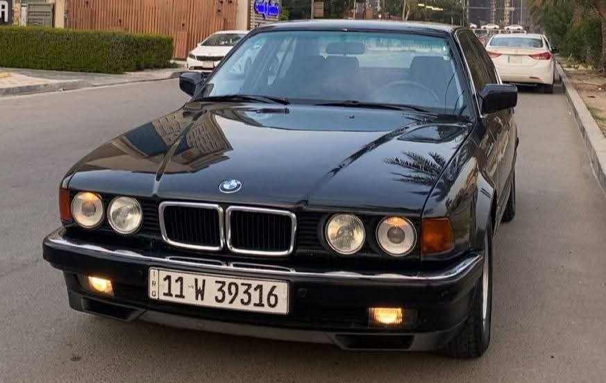 اللي يدور سيارة بوضع الشركة وينسى العطلات
مال جناي جديده بمعنى الكلمه وارد ياباني

بي ام دبليو 740li موديل 1992
رقم بغداد الانكليزي هزه جديده تحويل مباشر 
محرك 40 اصل بليته وسنويه 
محرك كير شغاله 
تبريد شغال ثلج ويه السويج 
حداديه جديده امامي خلفي
موصفات 
دبل ايرباك دبل كمبيوتر دبل جكمجه 
داخل بالكارتون بلادي ممفتوح ولا مبدل 
كراسي مخمل كهرباء خزن ميموري
بطاين مخمل صاج ملكي ابو الخط 
حساس دعاميه امامي خلفي 
منظومه صوت امبفاير بلادي البينا 
سيدي جنجر بلادي 
مري جانبيه كهرباء 
جام اربعه كهرباء 
ويل شعاع اصلي وتخم تاير جديد 
منضومه زنون 
سياره بدون تعمير بدون دكه جاكوك مصبوغه بيها قطع 
ماشيه 310 الف حقيقي 
بعدها كلشي بيها على وضع الشركه كفاله من كل شي 
 كلشي بيها بلادي ومصروف عليها ادامه كامله بدون اي نقص مال جناي على ايد وحده ترايها مفتوح وين ميعجبك ريحه الشركه بيها
مكان السيارة السيديه حي الاعلام
للاستفسار ***********
