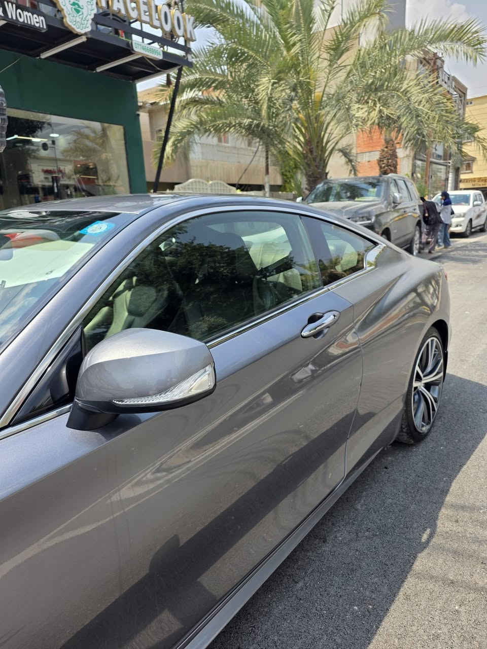 للبيع انفينيتي  q60  ٦ سلندر تون تيربو
موديل ٢٠١٨   رقم بغداد بأسمي تحويل ثاني يوم   ماشية ١٠٠ الف كيلو متر  حادث جاملغ خلفي لكن ابيع قطعتين صبغ جاملغ وتكمة كلير  والبنيد مفتوح بسبب تبديل زوج تيربو (وكالة نيسان)  دبلات وكالة جديدة السيارة ادامة كاملة يم شركة الرافدين الحادث والسونار ورقم الشاصي  مرفق بالمنشور (امسح الباركود)  
والسعر 14,900$ بيه مجال 
المكان بغداد القادسية او الجادرية 
للتواصل والاستفسار ***********
