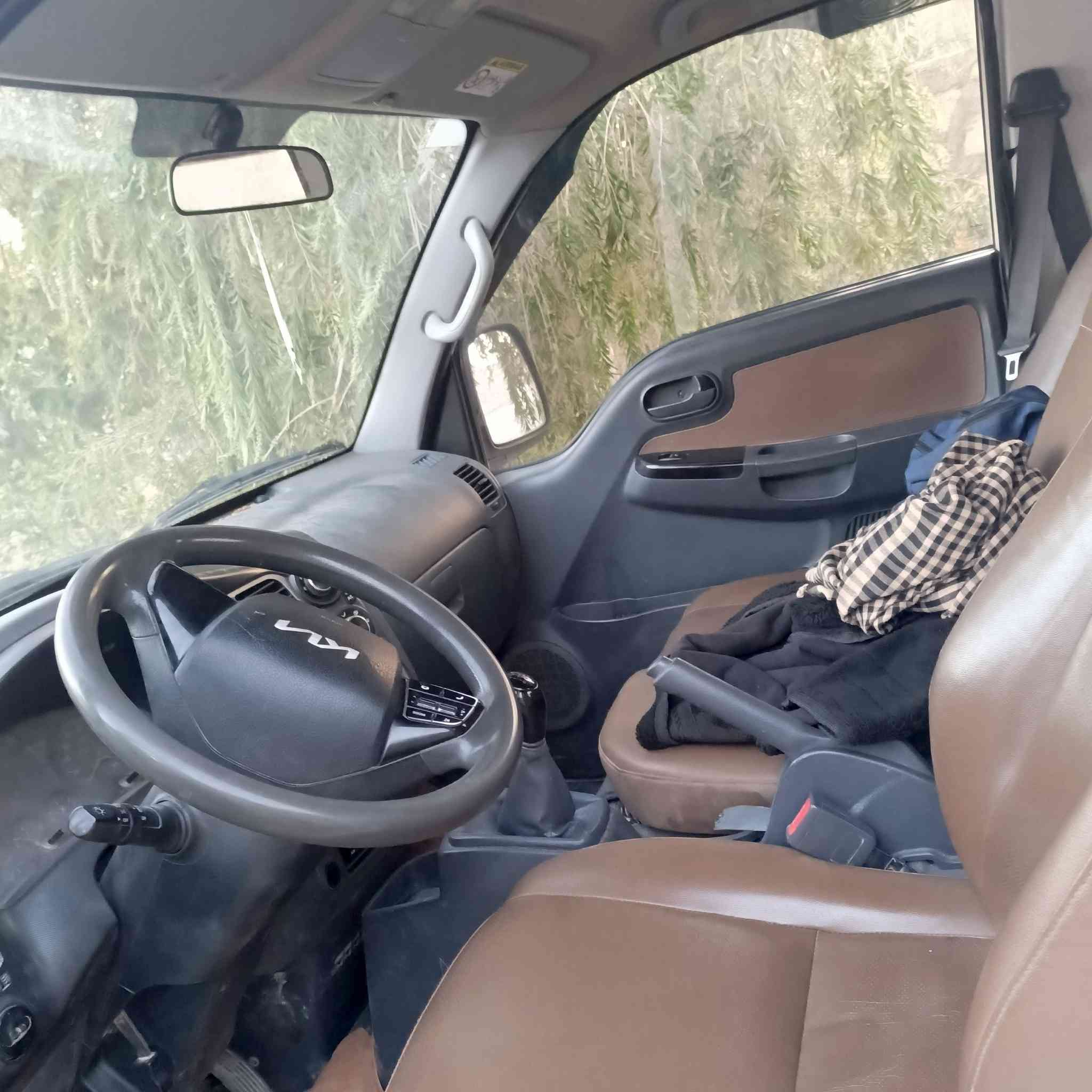 السلام عليكم سياره للبيع موديل2022 محرك 2700 كير محرك خير من الله سياره مال جناي بيه بل بنيد عفسه وبيه بل جه مال العبري الوره ضربه زغيره ومصلحه وباقي كفاله السعر 155وبيه مجال المكان طليعه الاتصال عل رقم ***********
