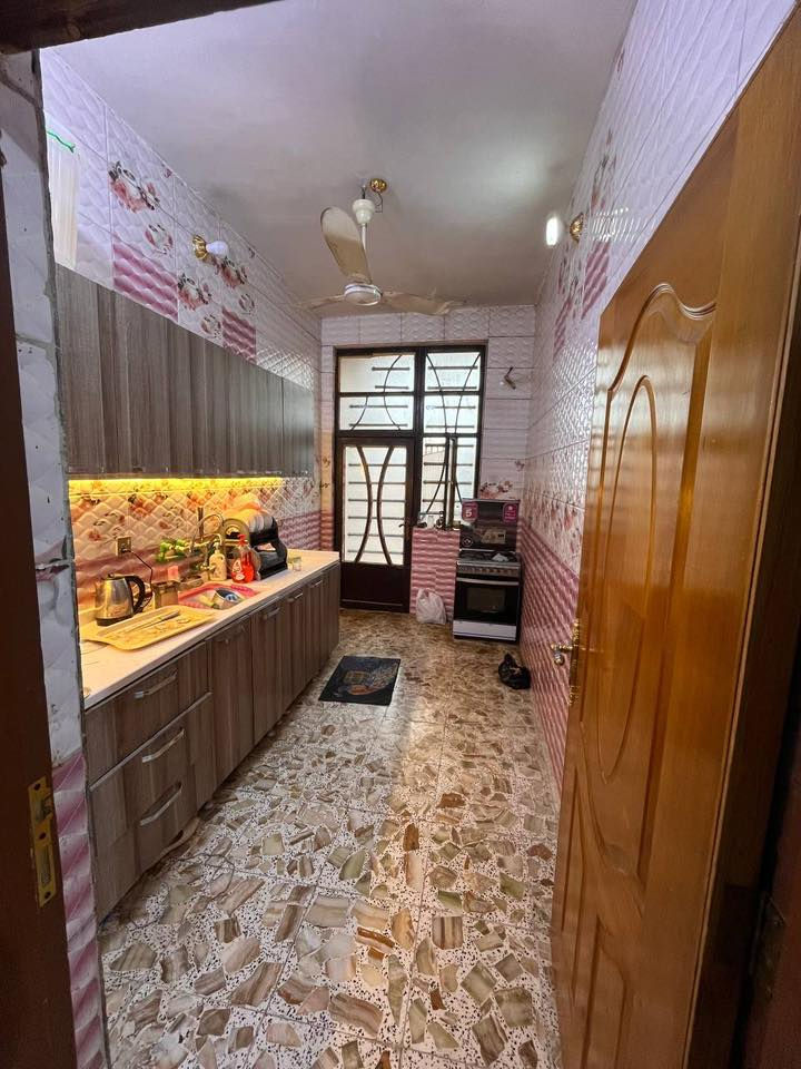 سلام عليكم للبيع بيت طابو ملك صرف طوريج ام الهوى  الجديده طريق الزوار مقابل الشارع العام يبعد عن الشارع مسافه 20 م واجهيت البيت ع شارع العام مساحه البيت 128 للاستفار ***********واتساب
